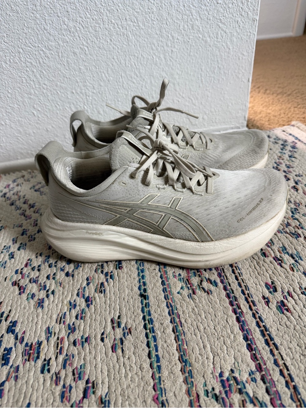 ASICS Women's gel nimbus 27 Running Shoes in Light Gray